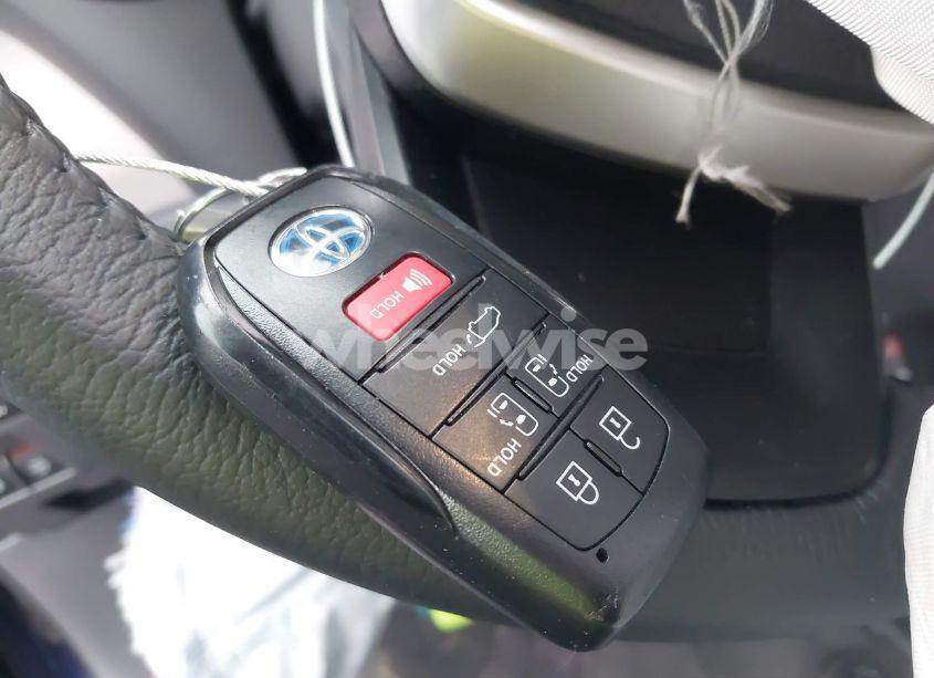 Photo 11 of 2024 Toyota Sienna XLE (VIN 5TDJSKFC3RS129744)