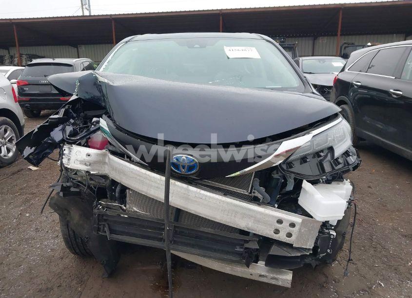 Photo 12 of 2024 Toyota Sienna XLE (VIN 5TDJSKFC3RS129744)