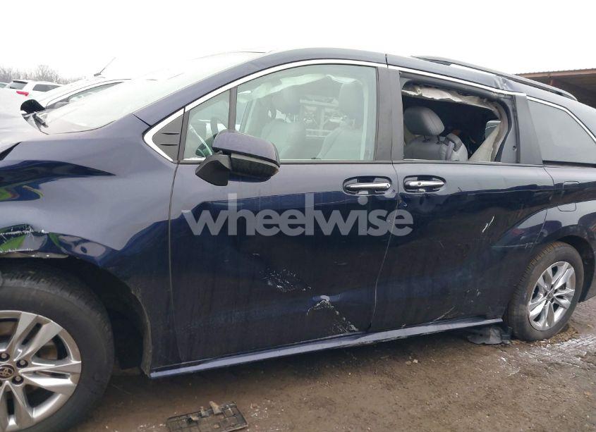 Photo 14 of 2024 Toyota Sienna XLE (VIN 5TDJSKFC3RS129744)