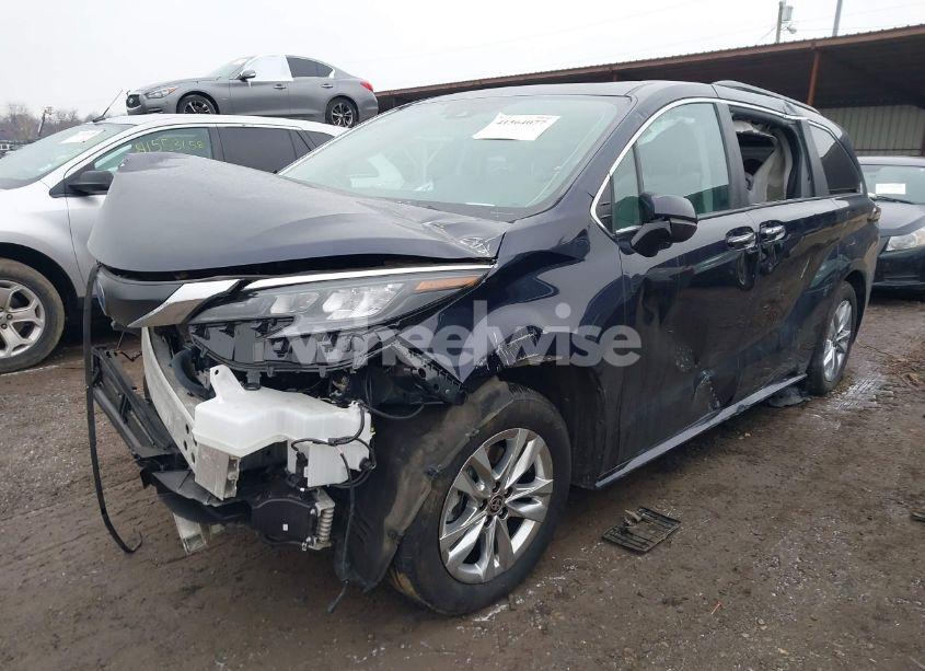 Photo 2 of 2024 Toyota Sienna XLE (VIN 5TDJSKFC3RS129744)