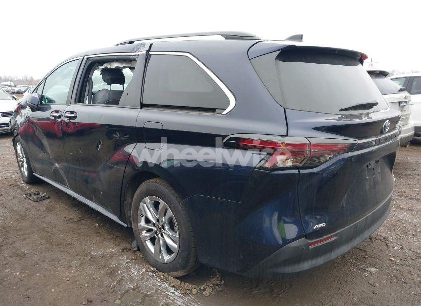 Photo 3 of 2024 Toyota Sienna XLE (VIN 5TDJSKFC3RS129744)