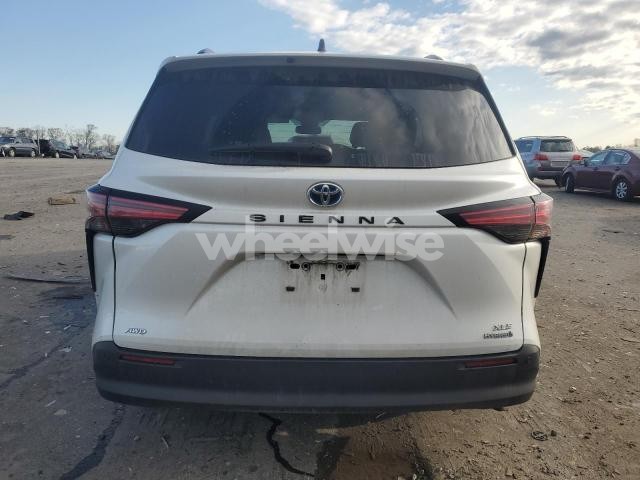 Photo 2 of 2022 TOYOTA SIENNA XLE (VIN 5TDJSKFC4NS056541)