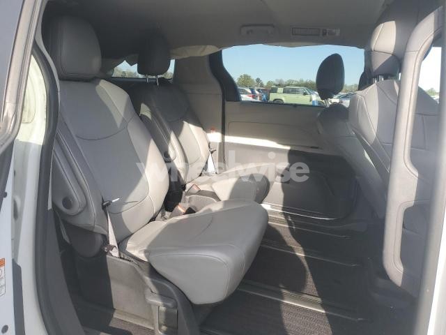 Photo 4 of 2022 TOYOTA SIENNA XLE (VIN 5TDJSKFC4NS056541)