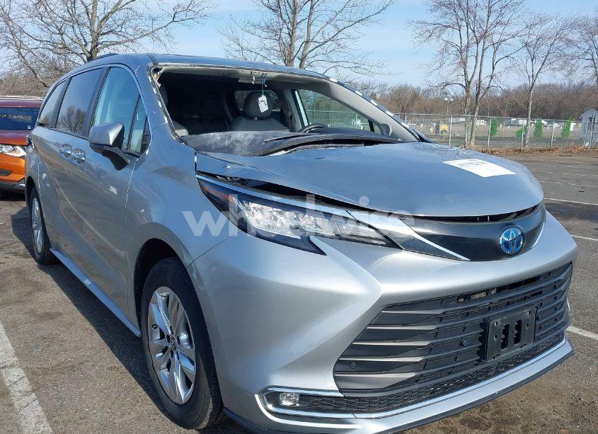 2023 Toyota Sienna XLE (VIN 5TDJSKFC5PS106883) main photo