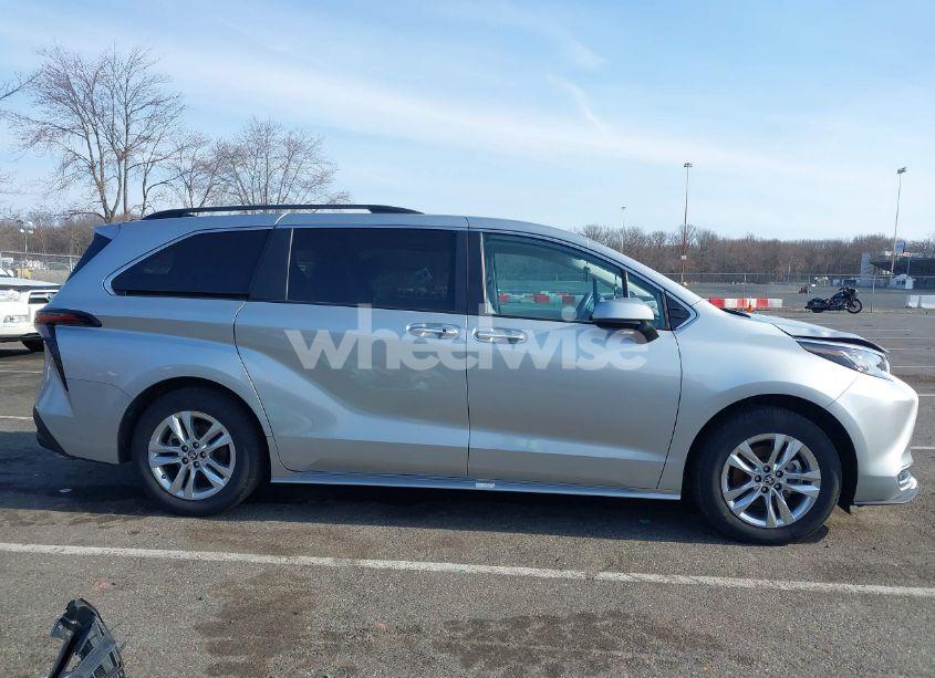 Photo 13 of 2023 Toyota Sienna XLE (VIN 5TDJSKFC5PS106883)