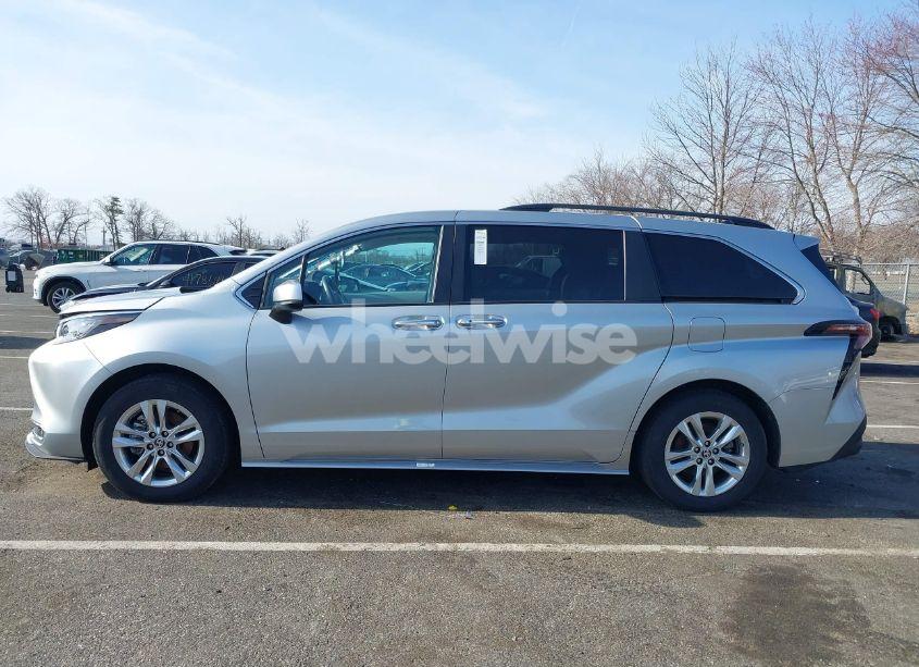 Photo 14 of 2023 Toyota Sienna XLE (VIN 5TDJSKFC5PS106883)