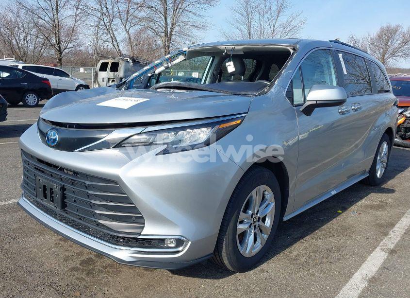 Photo 2 of 2023 Toyota Sienna XLE (VIN 5TDJSKFC5PS106883)