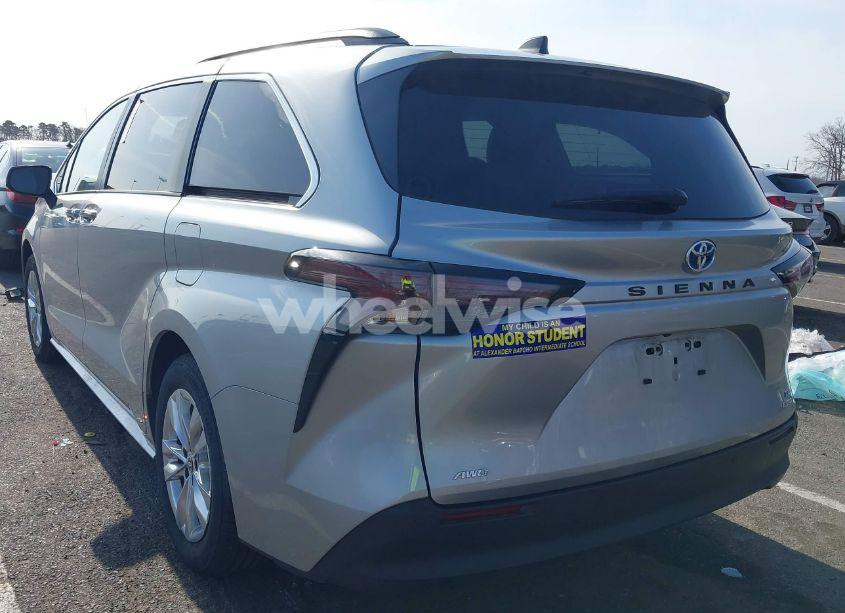 Photo 3 of 2023 Toyota Sienna XLE (VIN 5TDJSKFC5PS106883)
