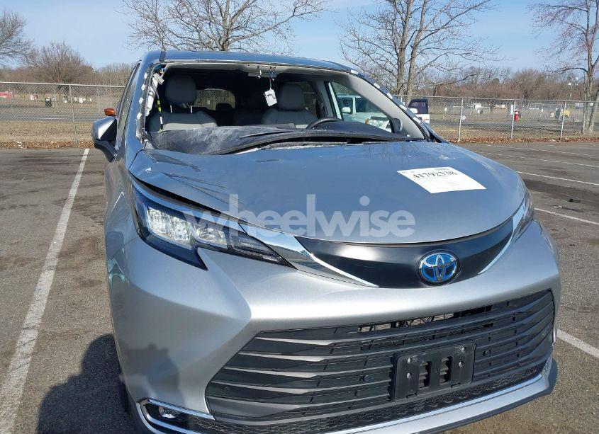 Photo 6 of 2023 Toyota Sienna XLE (VIN 5TDJSKFC5PS106883)