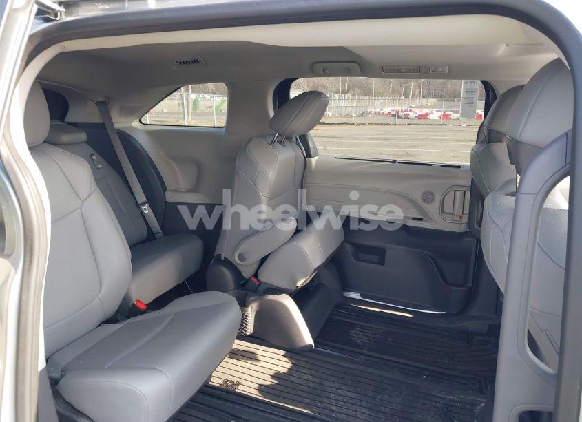 Photo 8 of 2023 Toyota Sienna XLE (VIN 5TDJSKFC5PS106883)