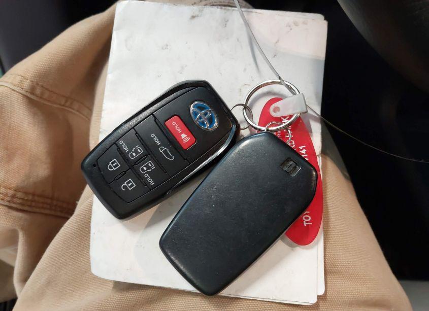 Photo 11 of 2024 Toyota Sienna XLE (VIN 5TDJSKFC6RS112369)