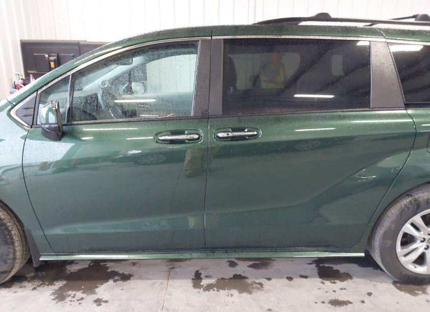 Photo 15 of 2024 Toyota Sienna XLE (VIN 5TDJSKFC6RS112369)