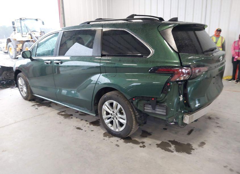 Photo 3 of 2024 Toyota Sienna XLE (VIN 5TDJSKFC6RS112369)