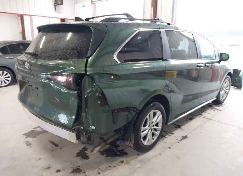 Photo 4 of 2024 Toyota Sienna XLE (VIN 5TDJSKFC6RS112369)