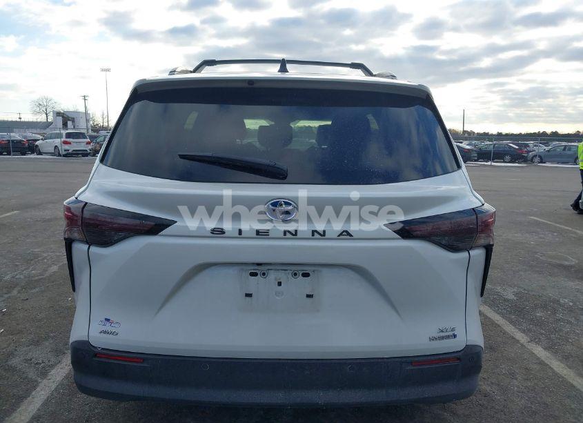 Photo 16 of 2024 Toyota Sienna XLE (VIN 5TDJSKFC6RS119094)