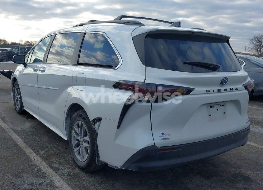 Photo 3 of 2024 Toyota Sienna XLE (VIN 5TDJSKFC6RS119094)