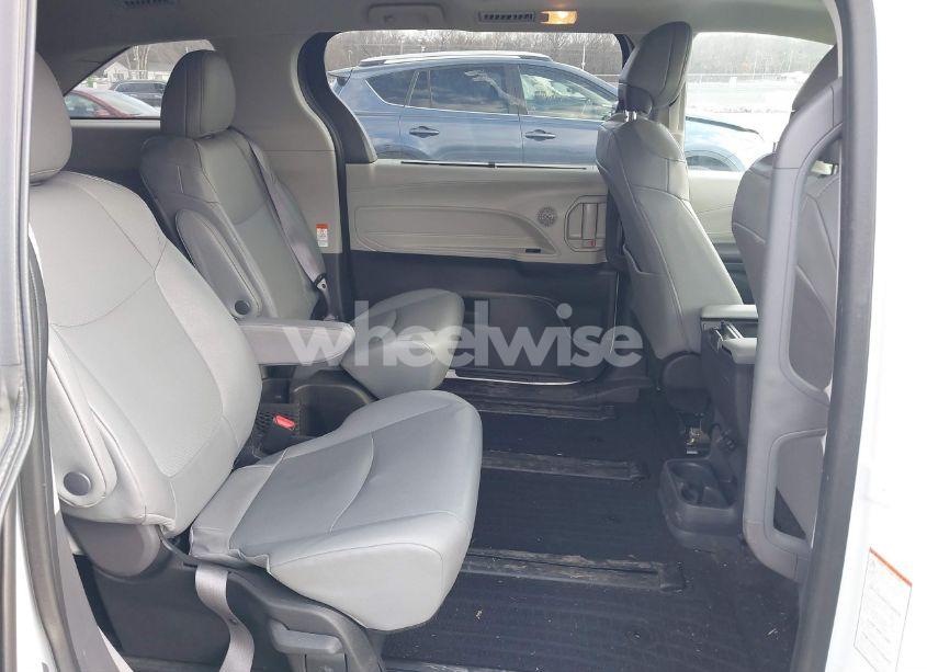 Photo 8 of 2024 Toyota Sienna XLE (VIN 5TDJSKFC6RS119094)