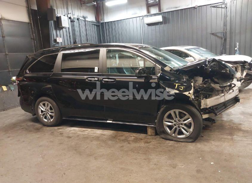 Photo 14 of 2023 Toyota Sienna XLE (VIN 5TDJSKFC7PS094770)