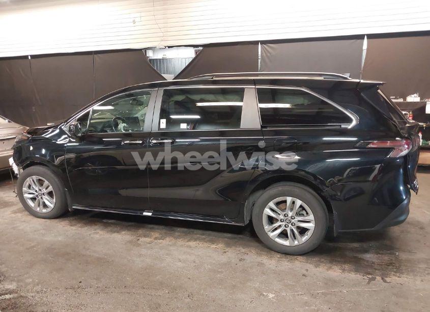 Photo 15 of 2023 Toyota Sienna XLE (VIN 5TDJSKFC7PS094770)
