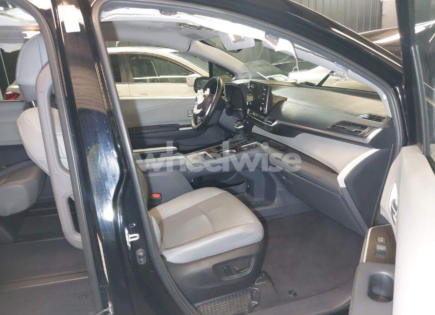 Photo 5 of 2023 Toyota Sienna XLE (VIN 5TDJSKFC7PS094770)