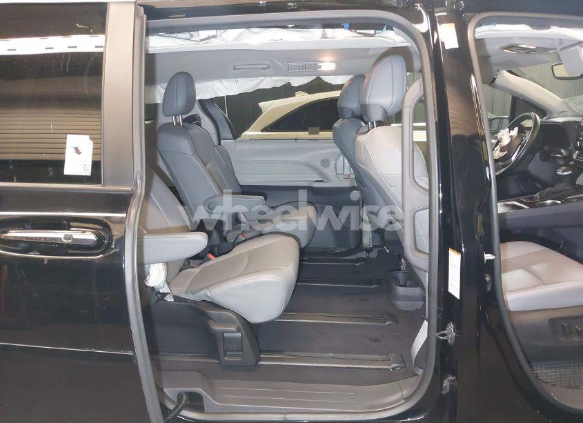 Photo 8 of 2023 Toyota Sienna XLE (VIN 5TDJSKFC7PS094770)