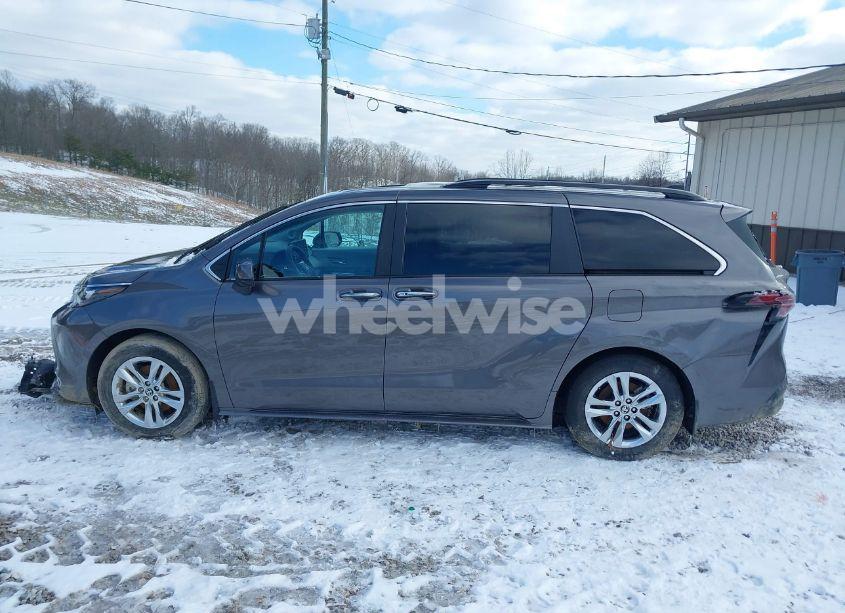 Photo 14 of 2024 Toyota Sienna XLE/WOODLAND EDITION (VIN 5TDJSKFC7RS116348)