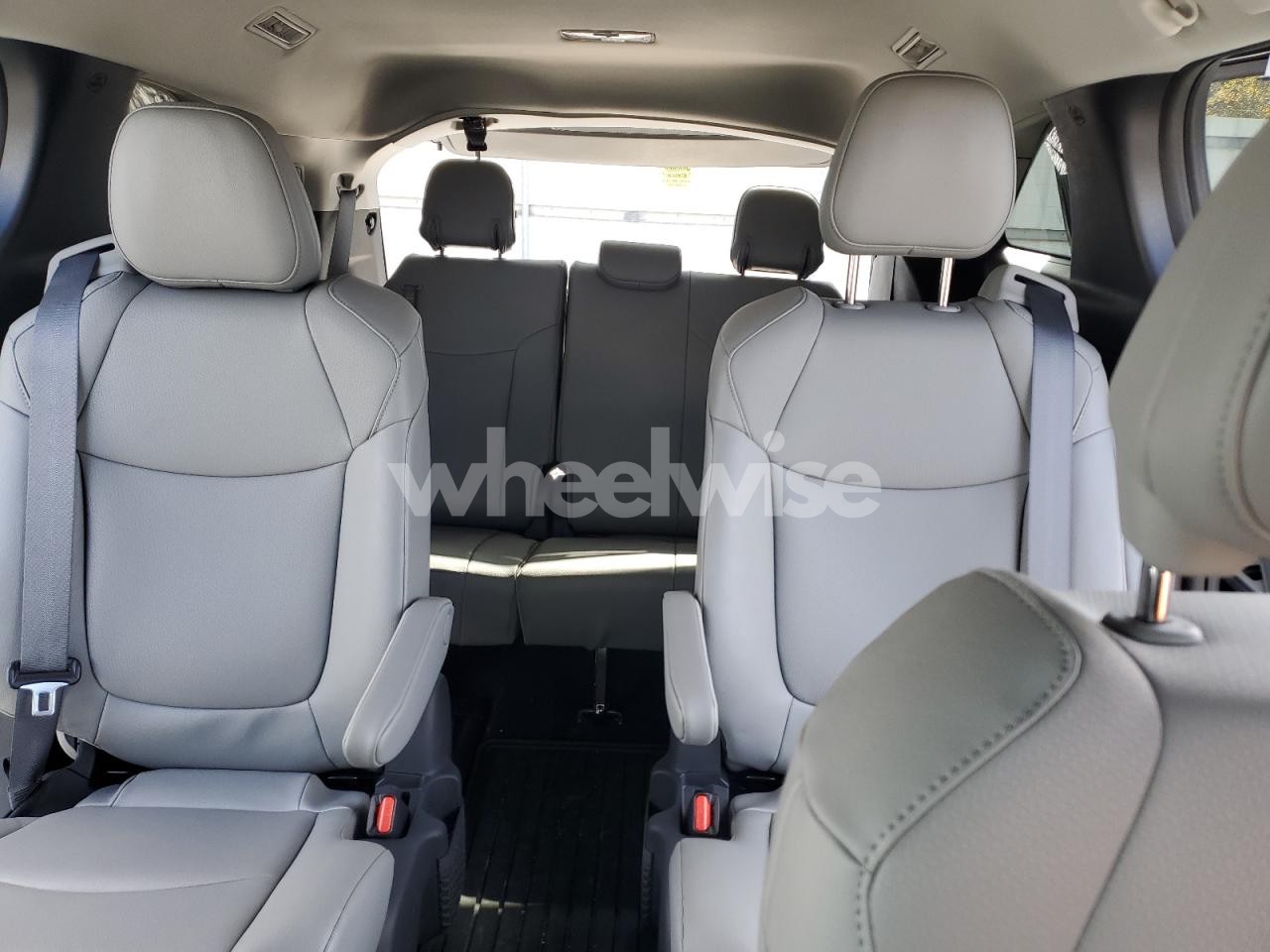 Photo 10 of 2025 TOYOTA SIENNA XLE (VIN 5TDJSKFC7SS210736)