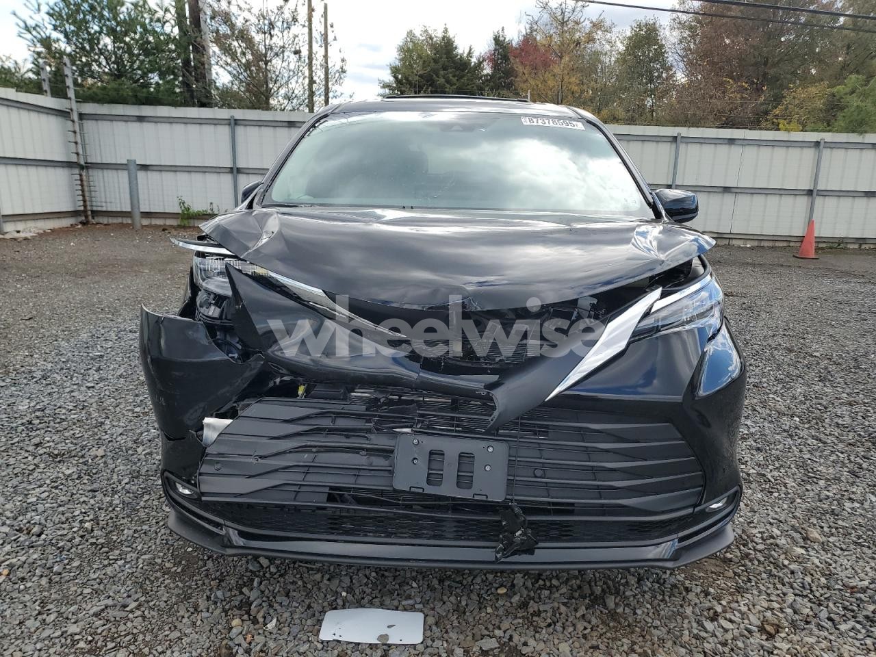 Photo 5 of 2025 TOYOTA SIENNA XLE (VIN 5TDJSKFC7SS210736)