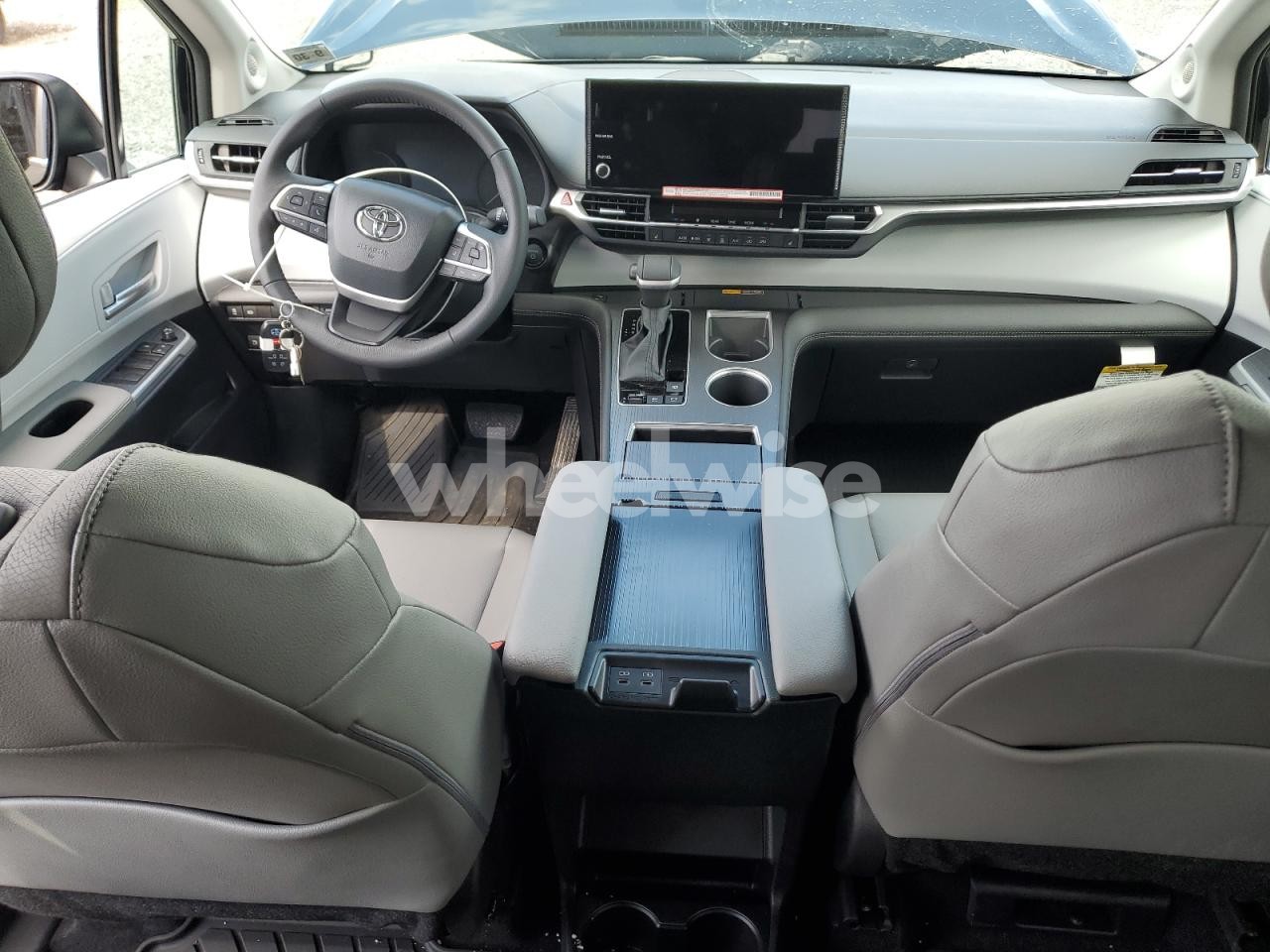 Photo 8 of 2025 TOYOTA SIENNA XLE (VIN 5TDJSKFC7SS210736)