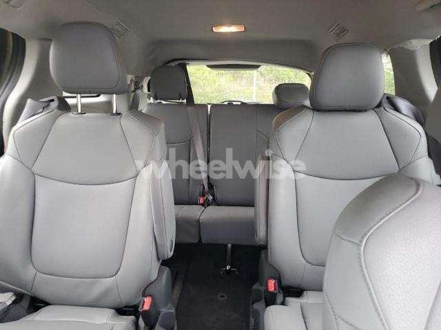 Photo 10 of 2024 TOYOTA SIENNA XLE (VIN 5TDJSKFC8RS134633)