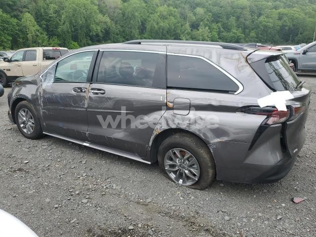 Photo 12 of 2024 TOYOTA SIENNA XLE (VIN 5TDJSKFC8RS134633)