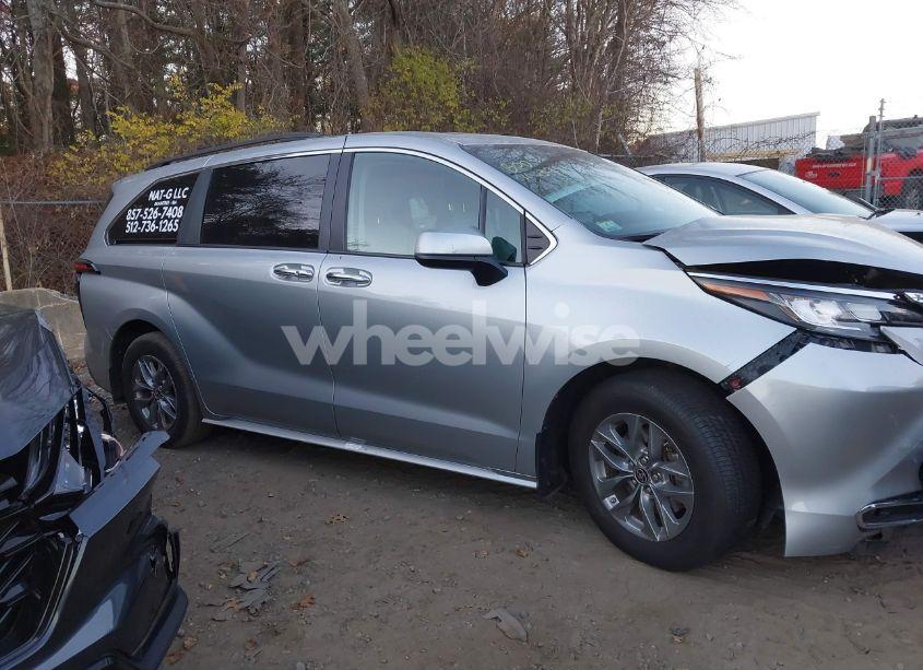 Photo 14 of 2023 Toyota Sienna XLE (VIN 5TDJSKFC9PS075072)