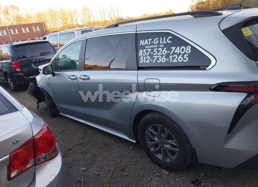 Photo 15 of 2023 Toyota Sienna XLE (VIN 5TDJSKFC9PS075072)