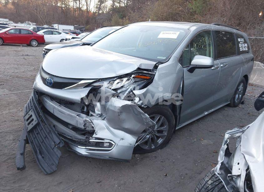 Photo 2 of 2023 Toyota Sienna XLE (VIN 5TDJSKFC9PS075072)