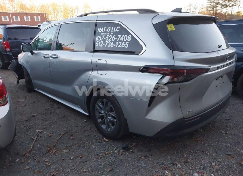 Photo 3 of 2023 Toyota Sienna XLE (VIN 5TDJSKFC9PS075072)