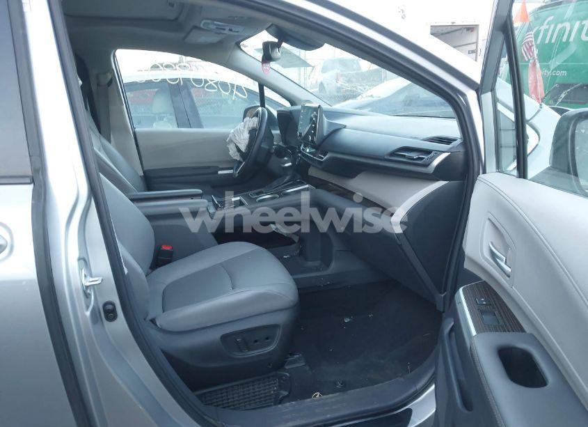 Photo 5 of 2023 Toyota Sienna XLE (VIN 5TDJSKFC9PS075072)