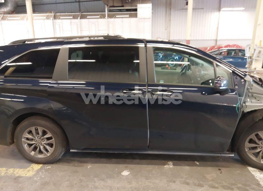Photo 14 of 2023 Toyota Sienna XLE (VIN 5TDJSKFC9PS093944)