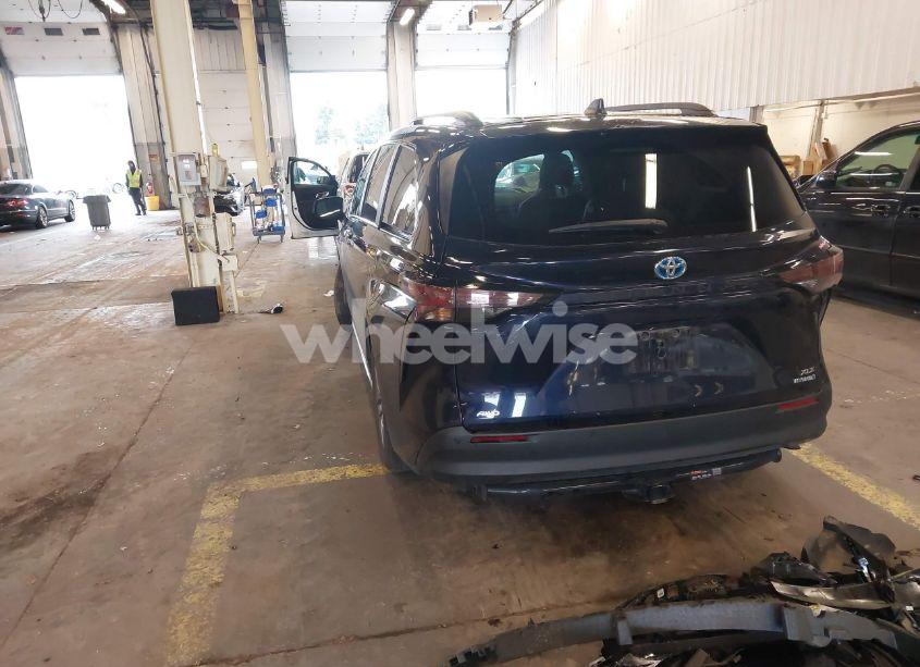 Photo 3 of 2023 Toyota Sienna XLE (VIN 5TDJSKFC9PS093944)