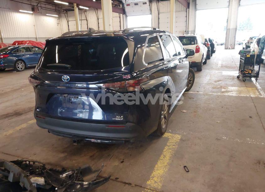 Photo 4 of 2023 Toyota Sienna XLE (VIN 5TDJSKFC9PS093944)