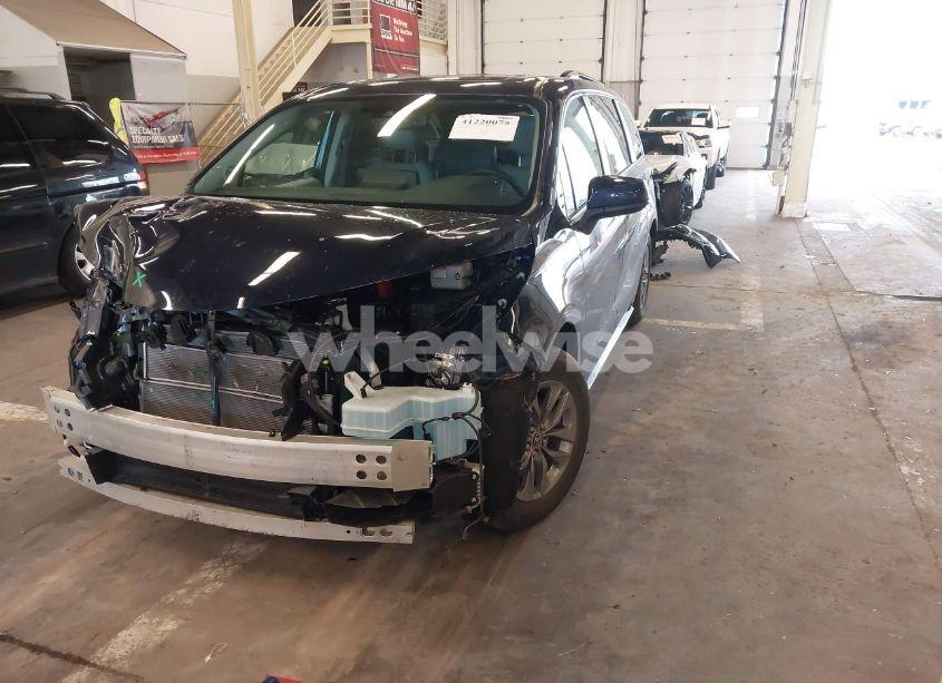 Photo 6 of 2023 Toyota Sienna XLE (VIN 5TDJSKFC9PS093944)