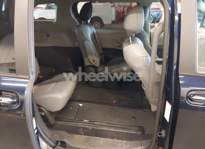 Photo 8 of 2023 Toyota Sienna XLE (VIN 5TDJSKFC9PS093944)