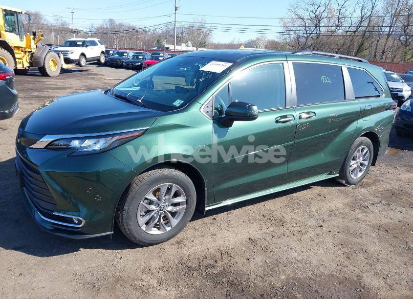 Photo 2 of 2023 Toyota Sienna XLE (VIN 5TDJSKFC9PS095810)