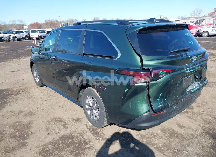 Photo 3 of 2023 Toyota Sienna XLE (VIN 5TDJSKFC9PS095810)