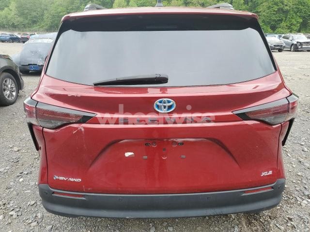 2025 TOYOTA SIENNA XLE (VIN 5TDJSKFC9SS161197) main photo