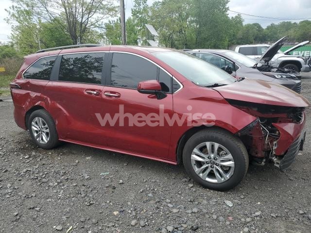 Photo 6 of 2025 TOYOTA SIENNA XLE (VIN 5TDJSKFC9SS161197)