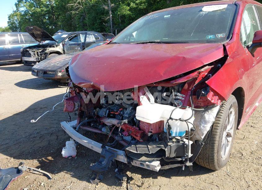 Photo 6 of 2021 Toyota Sienna XLE (VIN 5TDJSKFCXMS014664)