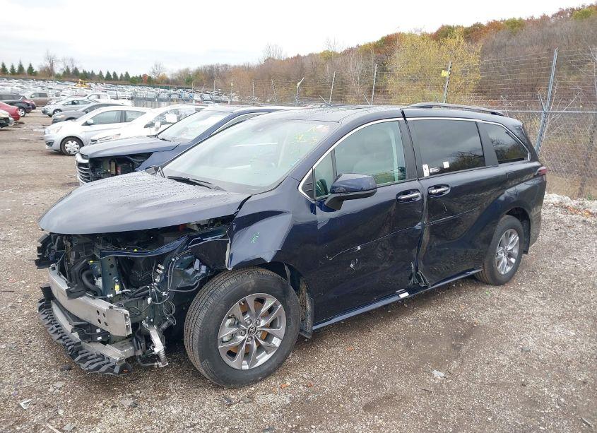 Photo 2 of 2024 Toyota Sienna XLE (VIN 5TDJSKFCXRS132351)