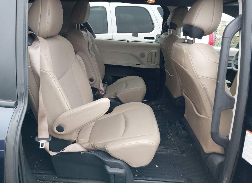 Photo 8 of 2024 Toyota Sienna XLE (VIN 5TDJSKFCXRS132351)