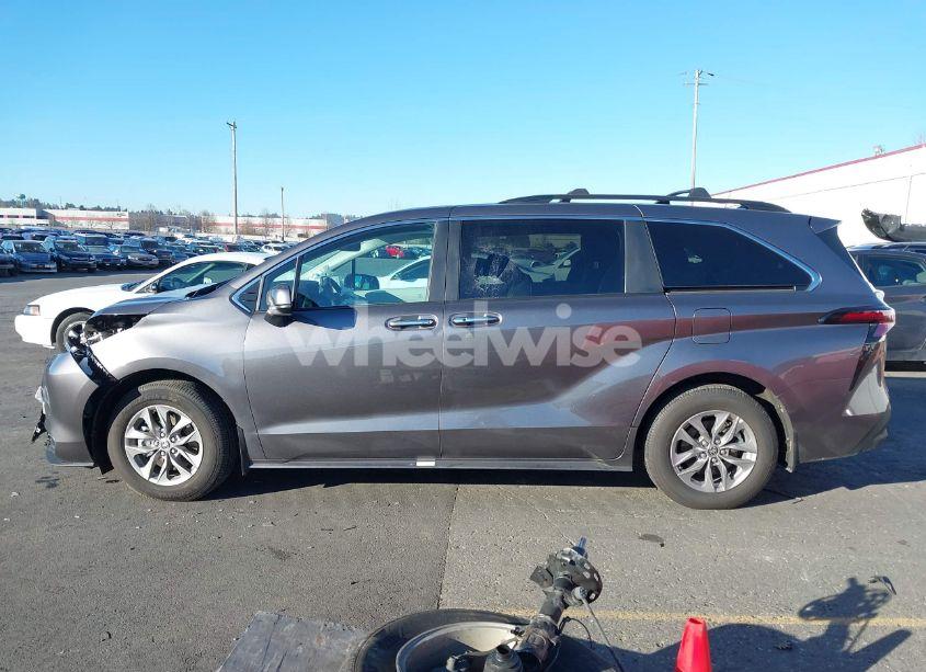 Photo 15 of 2024 Toyota Sienna XLE (VIN 5TDJSKFCXRS144273)