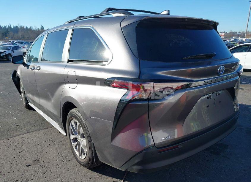 Photo 3 of 2024 Toyota Sienna XLE (VIN 5TDJSKFCXRS144273)